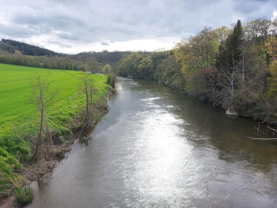 Le Cormoran Emplacement Ideal, Moderne Tres Equipe Thury-Harcourt-le-Hom