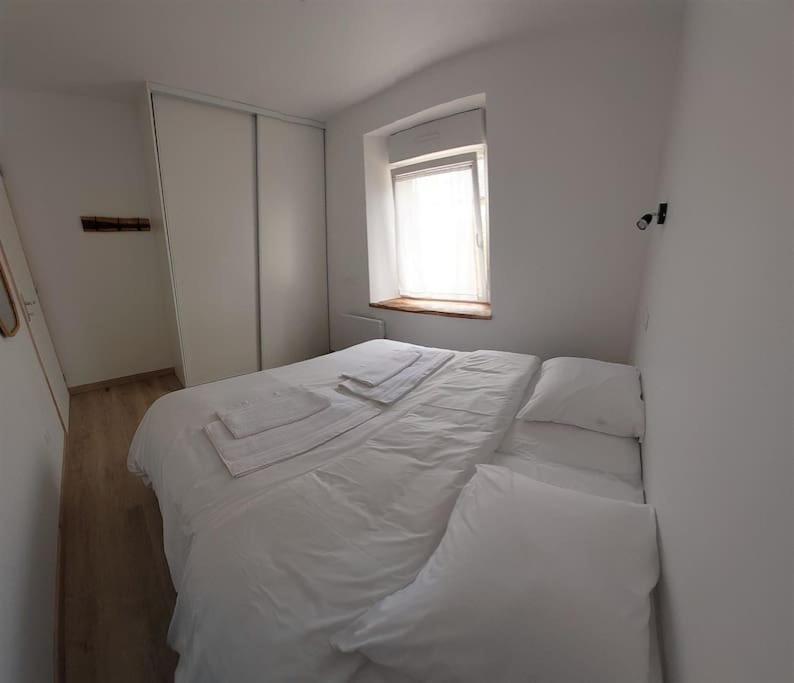 Le Cormoran Emplacement Ideal, Moderne Tres Equipe * Thury-Harcourt-le-Hom